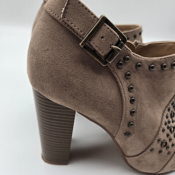 Kaari Blue Kristen Tan Brown Studded Side Zip Heeled Boots Booties Size 9 - Picture 6 of 16